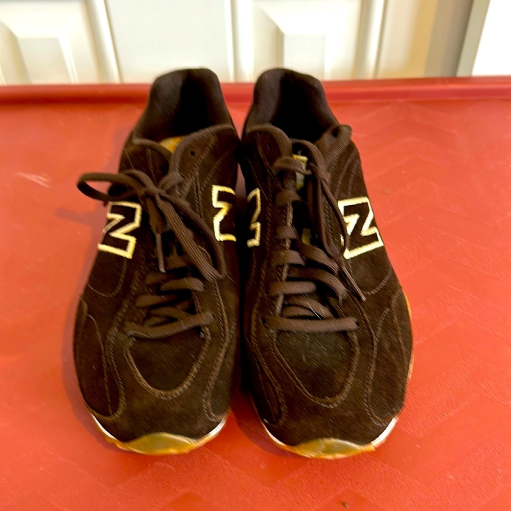 New Balance casual suede sneakers